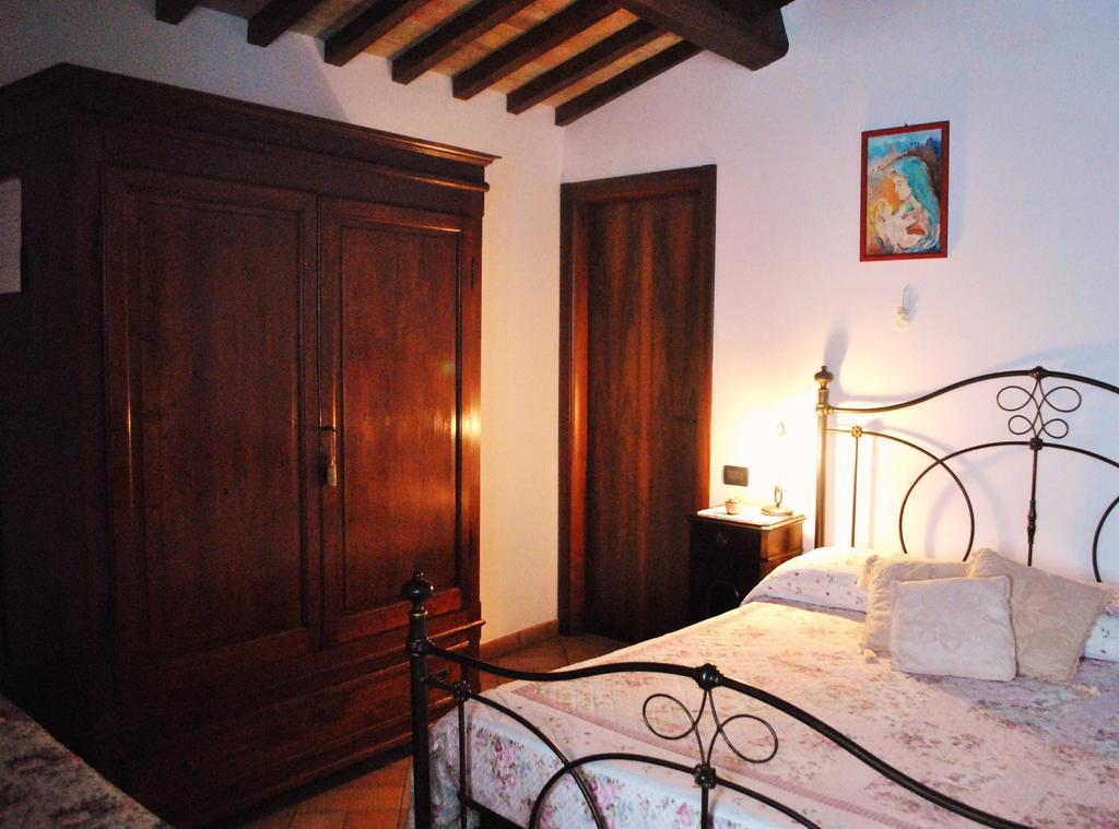 Agriturismo L'Antico Oliveto San Severino Marche Camera foto