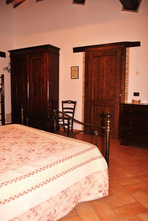 Agriturismo L'Antico Oliveto San Severino Marche Camera foto