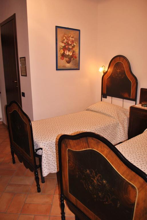 Agriturismo L'Antico Oliveto San Severino Marche Camera foto
