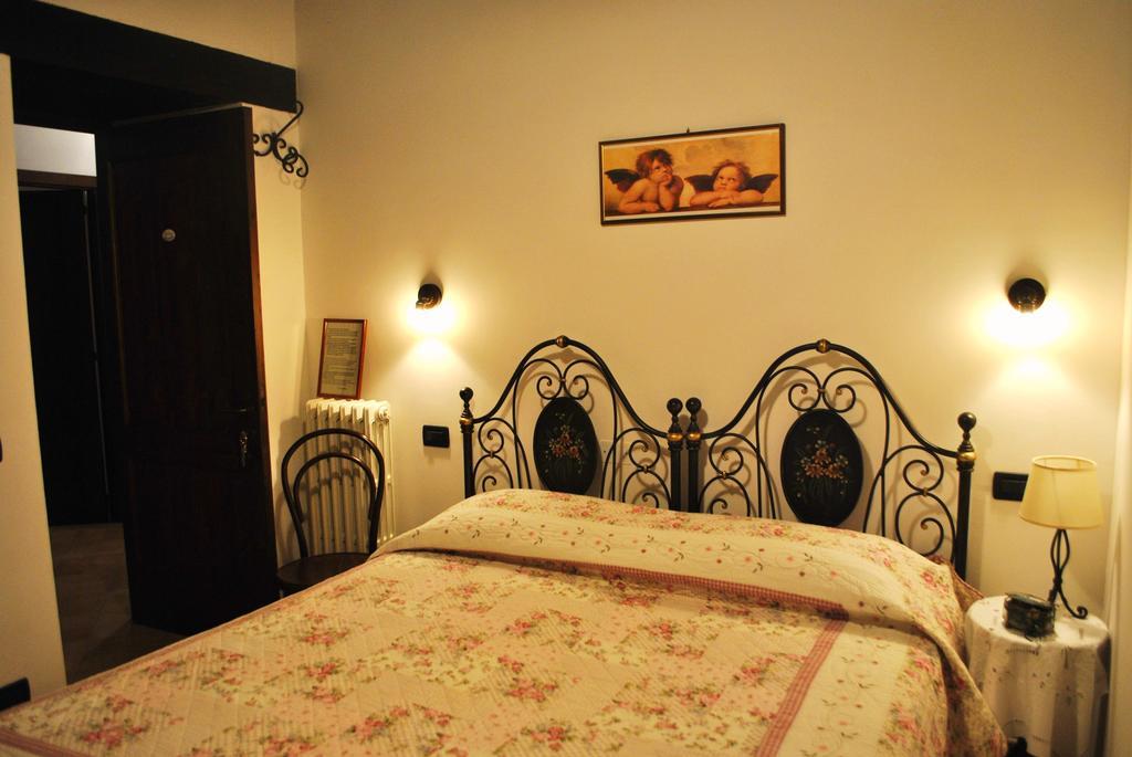 Agriturismo L'Antico Oliveto San Severino Marche Camera foto